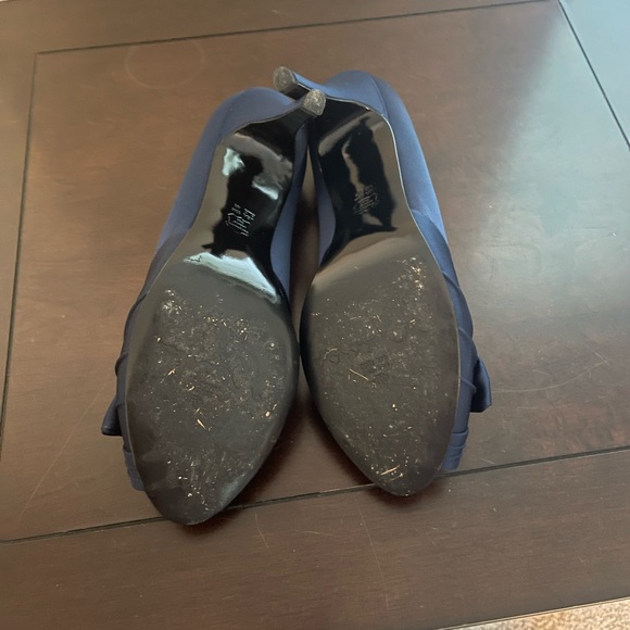 Navy evening shoe - Picture 2 of 5